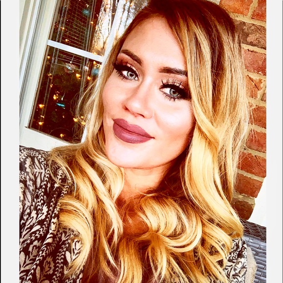 Meet your Posher, Traci - Picture 2 of 5